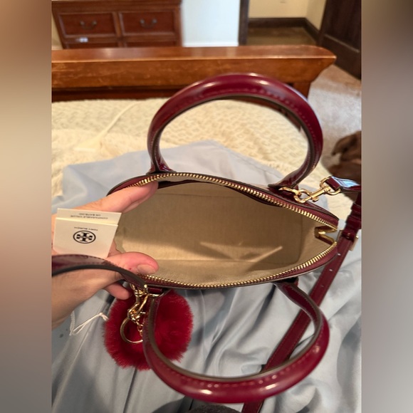 🌺NWT Tory Burch Emerson Patent Large Dome Satchel IN ROYAL BURGUNDY🌺 - Picture 3 of 12